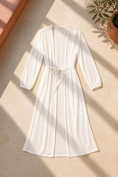 Kimono playero largo transparente en gasa blanca con cinturón lazo frente al mar - Eutea