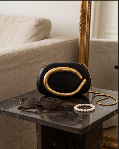 Bolso clutch rígido de tipo caja MarBella de EUTEA.