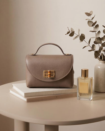 Bolso Firenze de piel taupe con asa superior y detalles dorados
