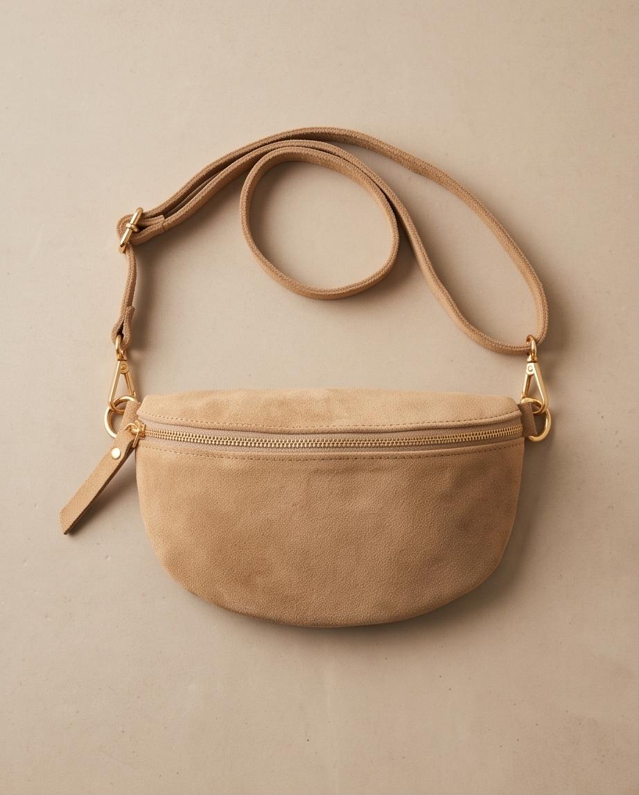 Bolso Ipanema de piel beige con cremallera y correa regulable