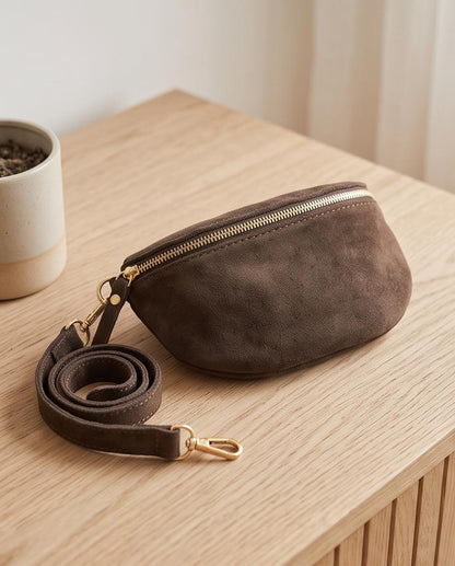 Bolso bandolera Ipanema de piel chocolate con correa regulable