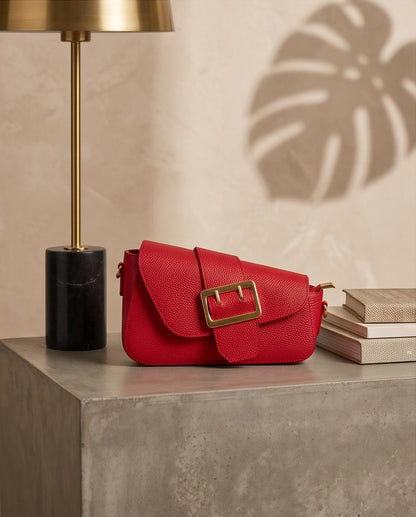 Bolso bandolera Roma de piel roja con cierre de solapa