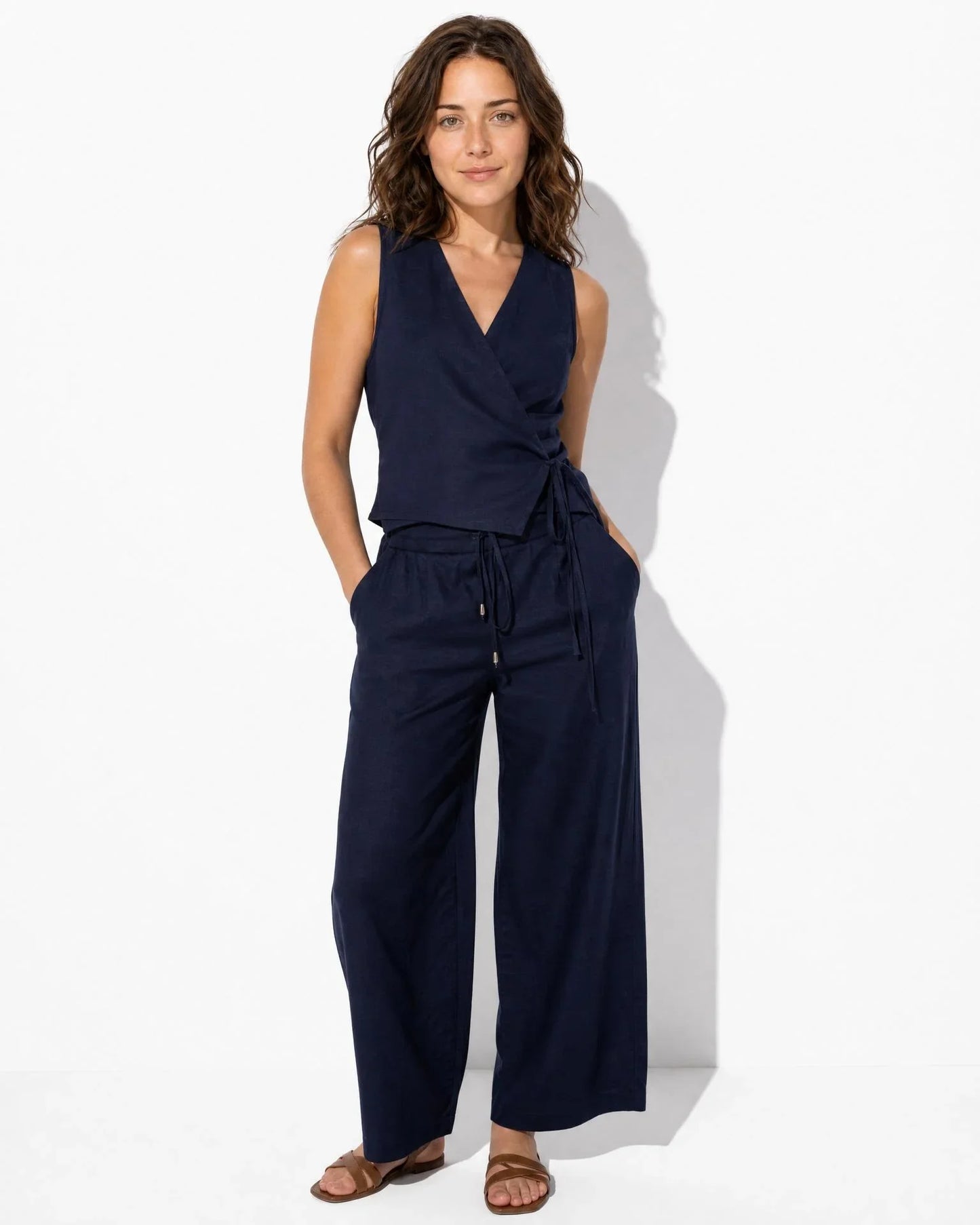 Conjunto de dos piezas de lino navy azul con pantalón Eutea