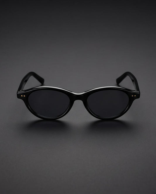 Gafas de Sol Urca negras con lentes oscuras y montura ovalada.