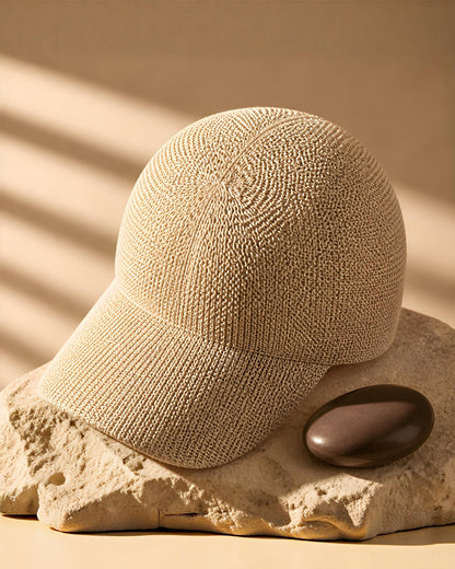 Gorra veraniega de fibra de papel color arena claro vista de lado
