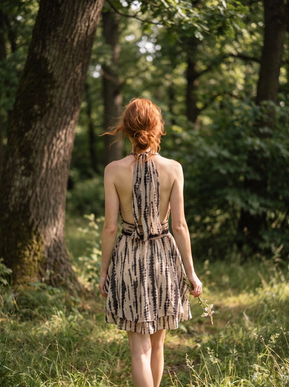 Vista trasera del Vestido Paraty con cuello halter y espalda abierta
