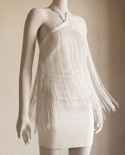 Vestido Pilones blanco presentado sobre maniquí.